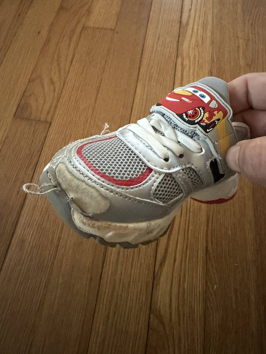 ArcherVisual's tweet photo. @ZARA_Care my kid wore these 3 times and they already look like this. For $50 I expect many more wears. https://t.co/bVhNUS4QA2