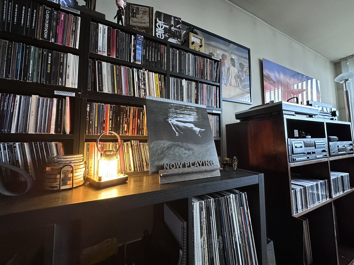 TimKaras68's tweet photo. And the Sunday morning mood music continues, this time the master, Bill Evans. #MoFi #jazz #vinyl #vinylcommunity #recordsontheshelf https://t.co/yumgIXUq0X