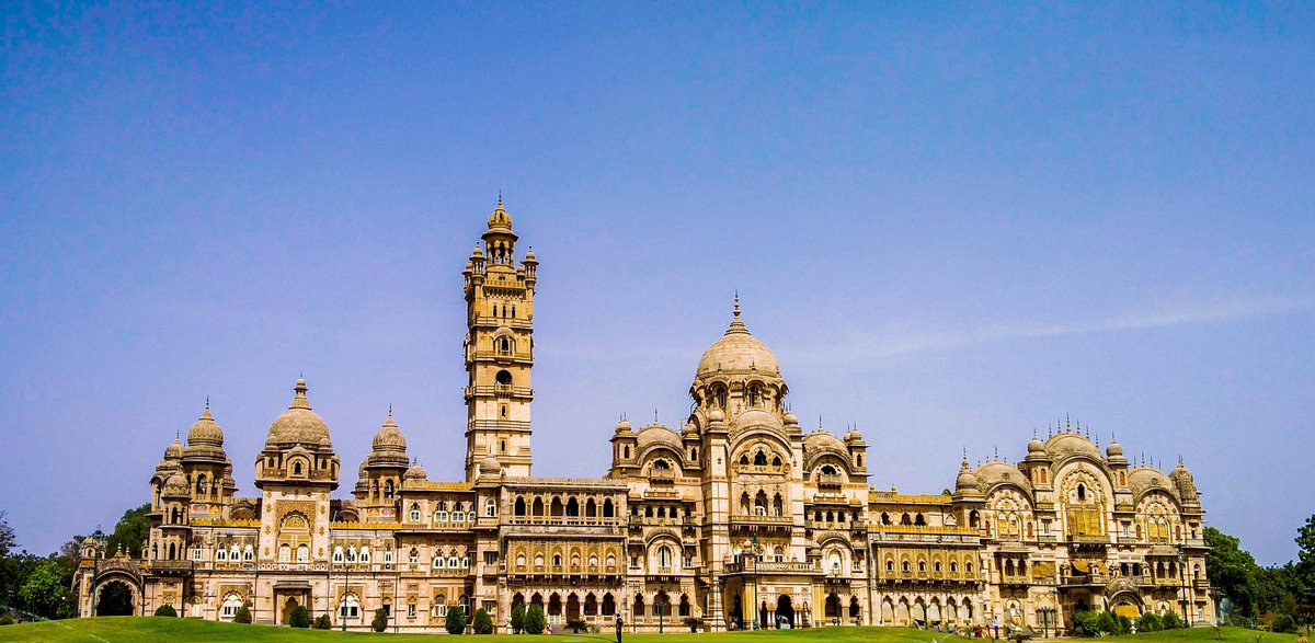 Adarsh_Unheard's tweet photo. @hvgoenka Laxmi Vilas Palace - Vadodara, Gujarat | The Royal Residence of the Gaekwad Family https://t.co/36VJ66MzDn