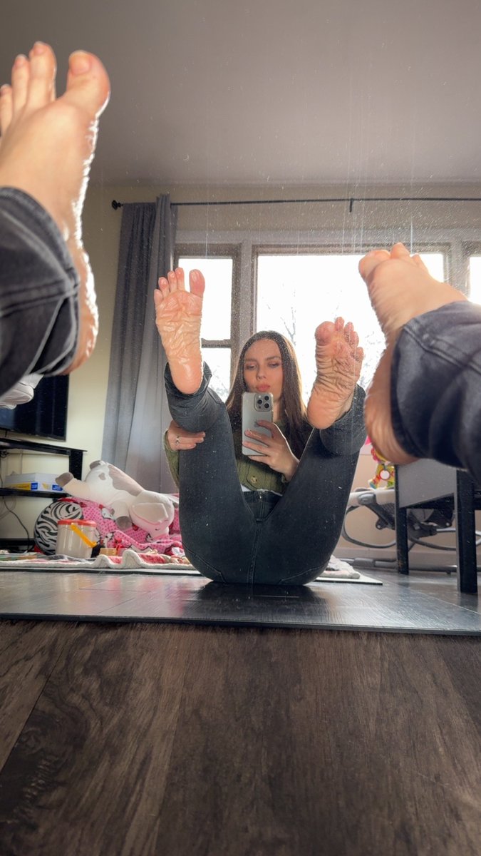 Joy (@joyfullfeet_) on Twitter photo 