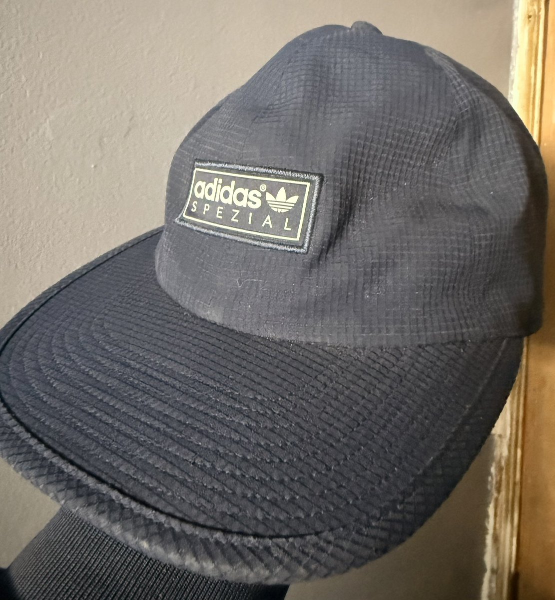 Tideswell96's tweet photo. @adiFamily_ @scousescrag23 For sale, 

Adidas SPZL Cap (Navy) 
One size 
8/10 condition 
£30 TYD +4% G&amp;S PayPal 

Thanks https://t.co/BnAebDPaWX