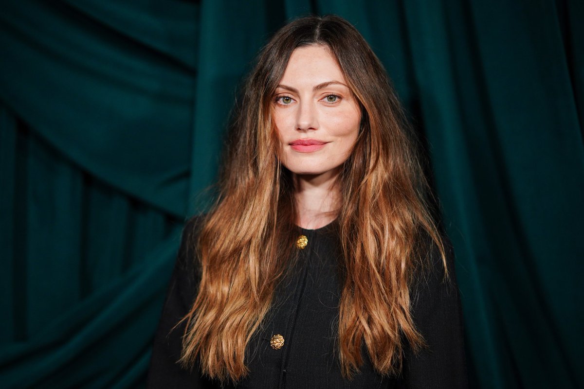 Phoebe Tonkin Web tweet media
