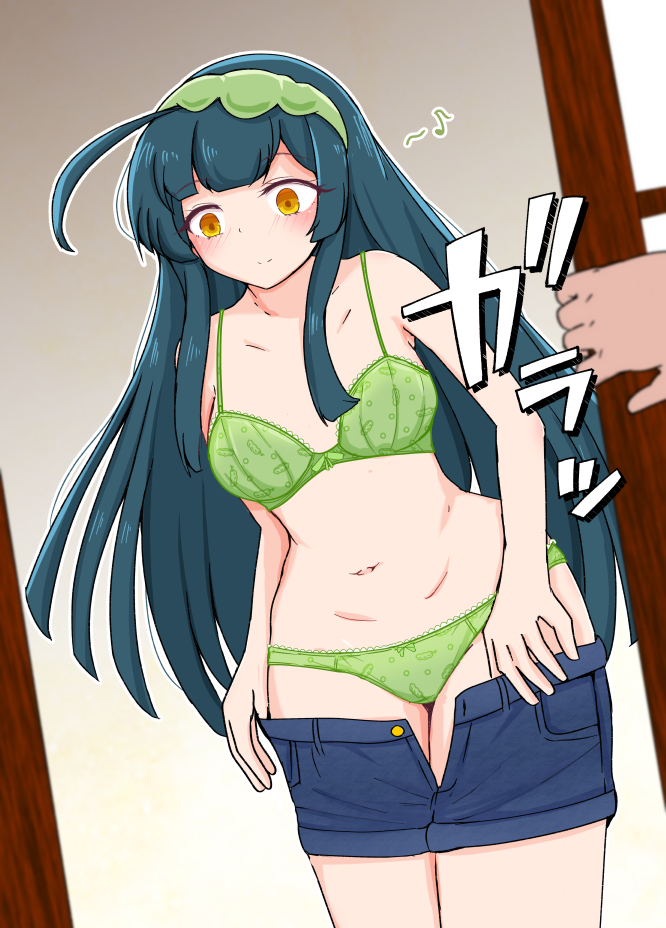 【NSFW/コッショリ】
ずん姉さまのショートパンツ姿が見たかったダケ。
まぁお着替え中だったみたいだけど・・・ 