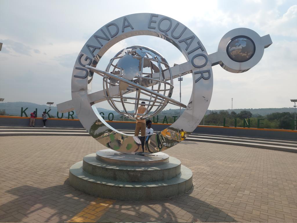 #Ouganda #Ligneuateur Pays traversés : La ligne passe notamment par l'Équateur, la Colombie, le Brésil, le Gabon, le Congo, la République démocratique du Congo, l'Ouganda, le Kenya, la Somalie, les Maldives et l'Indonésie Alloprof.