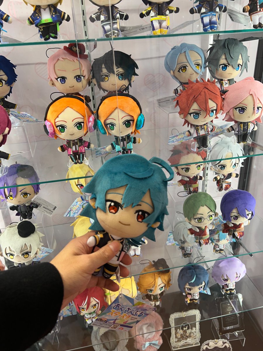 nanayaDM's tweet photo. 朝GIGOのあんスタコラボの池袋先行に行ってきた。

ガチの実力台で沼りまくってたら、見かねた店員のお兄さんとお姉さんが2枚目の位置まで移動してくれてなんとか取れた。

ほんまにGIGOのお姉さんお兄さん介護ありがとうBIGLOVE😘 https://t.co/544SW9nACm