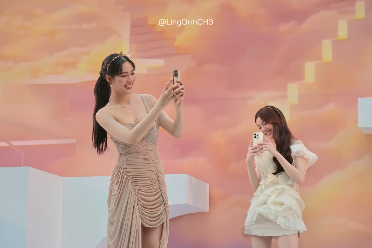 ขอโทษที่กล้องหนูเก็บความสวยของ พี่หลิงน้องออม ไม่หมดนะคะ 

LINGORM FRIENDS OF VIVO 
#LingOrmVivoV70Exhibition 
#LingOrm #หลิงออม