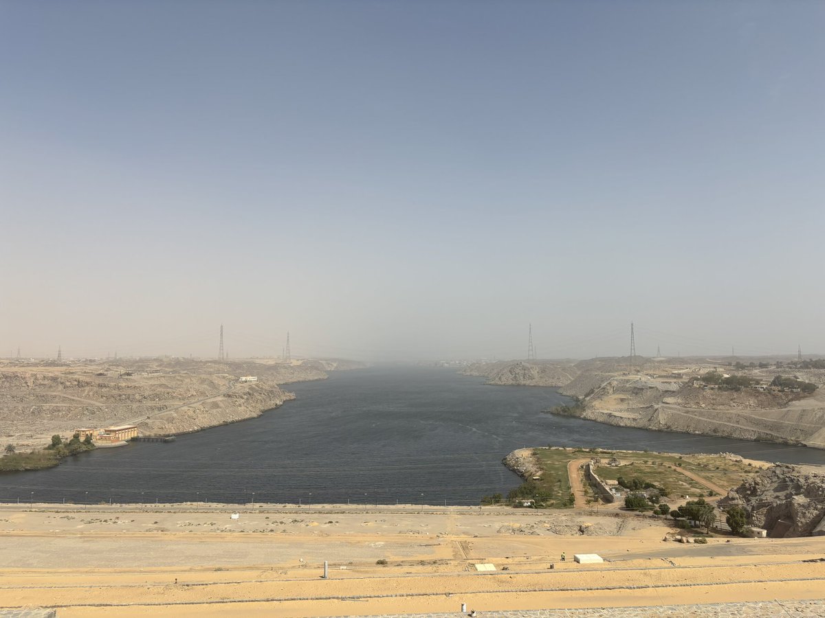 jiaicho's tweet photo. Aswan High Dam constructed in the 60s allowed controlled flooding of the Nile, resulting in multiple harvests and electric power.  The enormity of the project can be seen by the size of the man-made Nasser Lake which is 500 km long and reaches into Sudan. https://t.co/elU6VGda8y