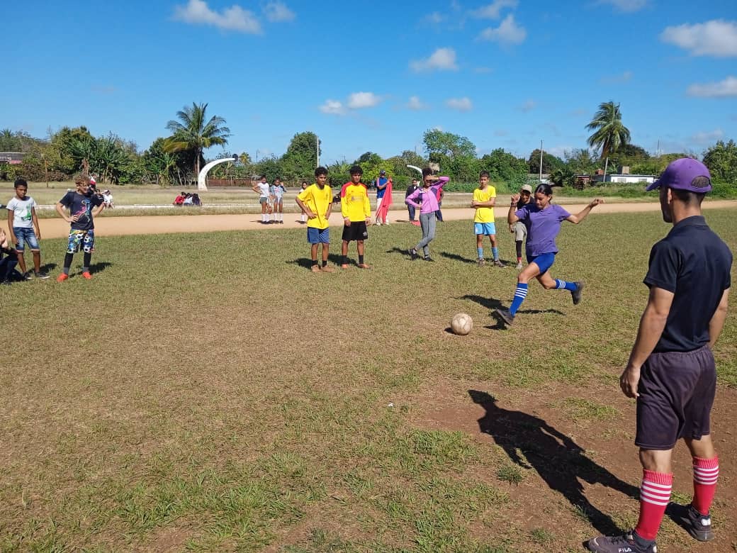 Proyecto Toma Deportiva Fútbol en marcha con Fidel municipio Primero de Enero 
#InderCavFidelVive