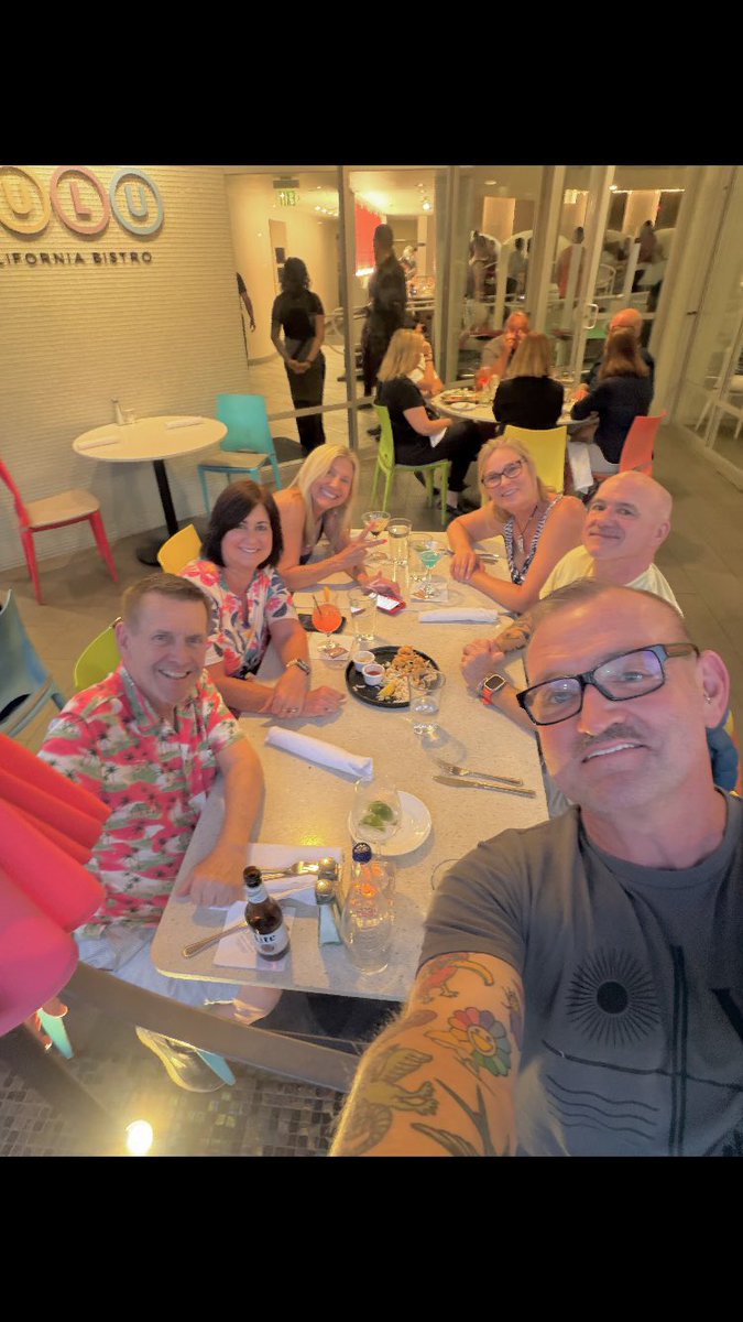 Cardsgirl8's tweet photo. Vacations are good for the soul…❤️ Palm Springs‼️ #california #sunshine #party #girlstrip #vacation #friends #95degrees 🍸 ☀️ 🎰😍 👙 https://t.co/m6vkfvszgR