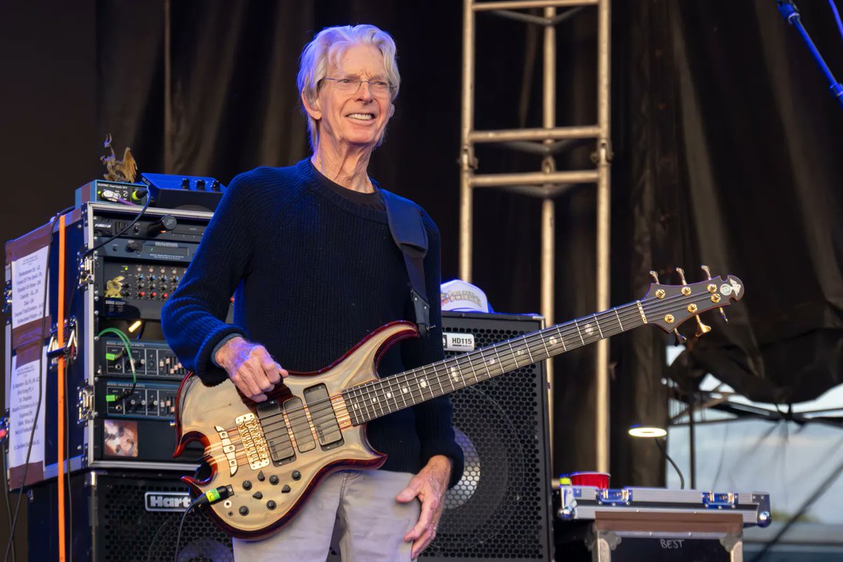 Terrapin_Nation's tweet image. We're thinking of  Phil Lesh on his birthday today, as we think of him every day that we listen to his incredible music. Thank you for every note of it, Phil, we'll always be grateful for it &amp;amp; always be dancing to it!
#PhilLesh #GratefulDead