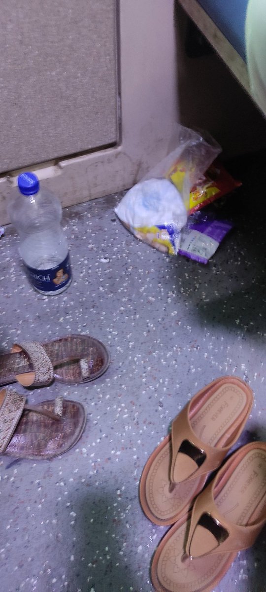 abhimuley's tweet photo. Its too much dirty in M1 train number 14621 PNR 4132057931. Kindly clean the compartment.
@AshwiniVaishnaw @IRCTCofficial @RailMinIndia @RailwaySeva https://t.co/05MI4At7BM