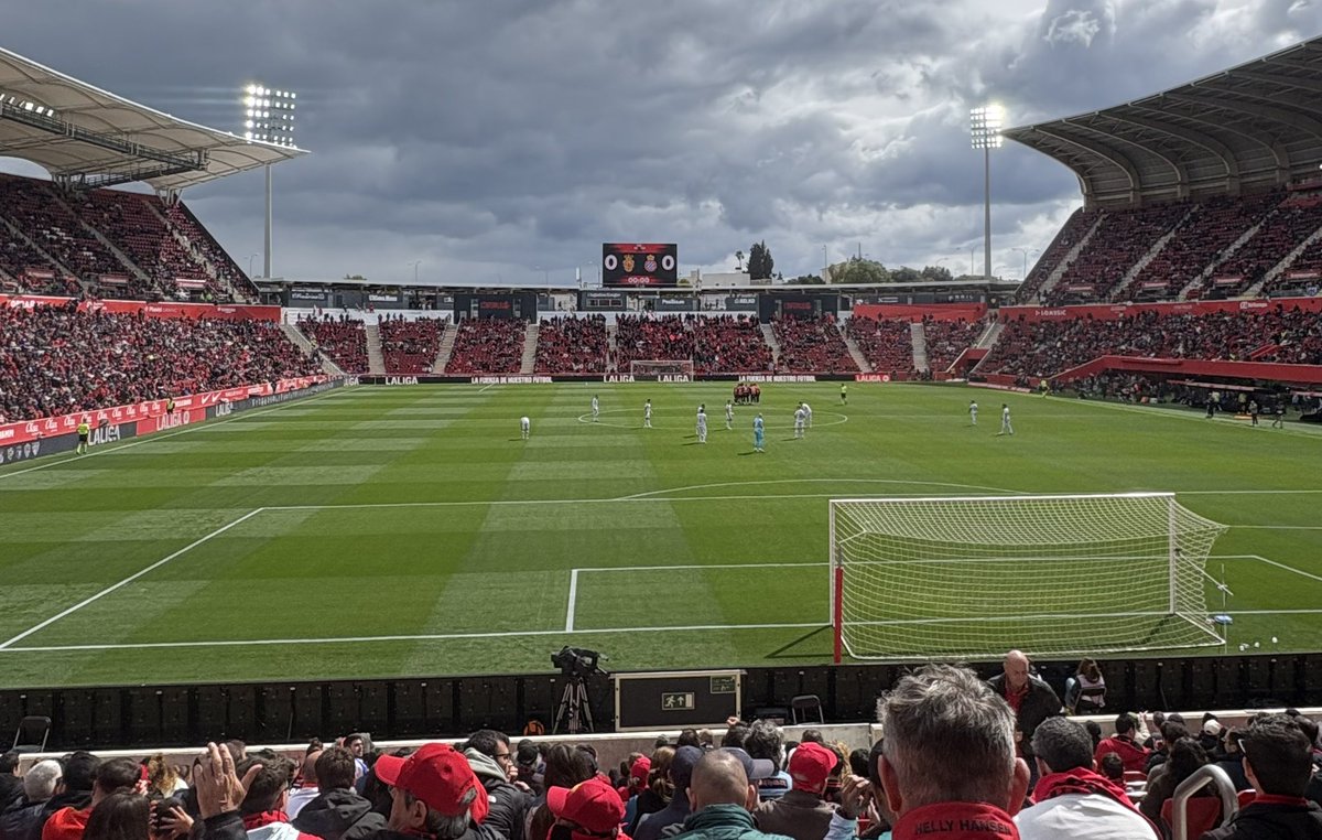 A veces me disfrazo de entrenador del Espanyol y otras veces lo veo en la grada….