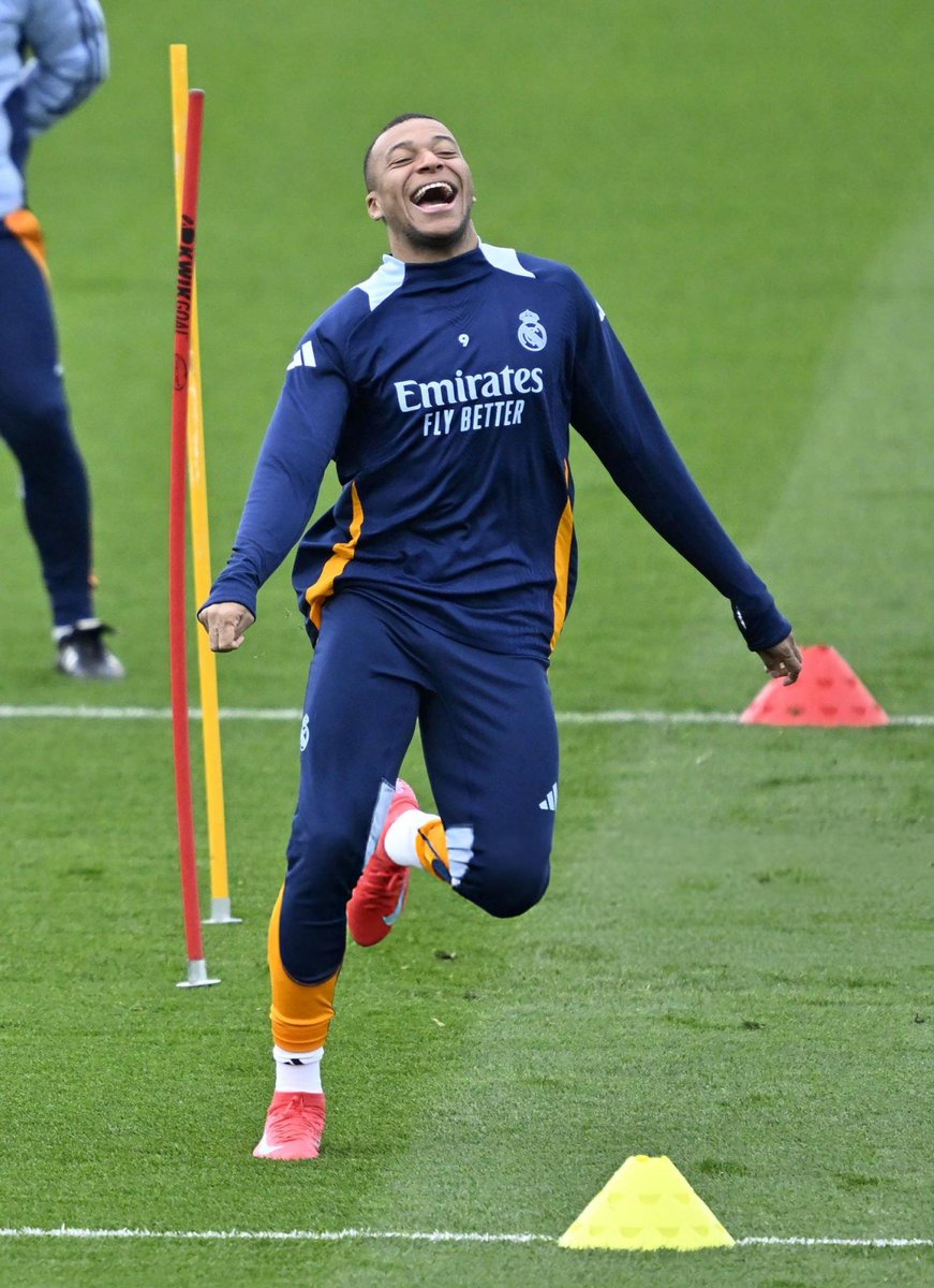 (fan) REAL MADRID FANS 🤍 tweet media