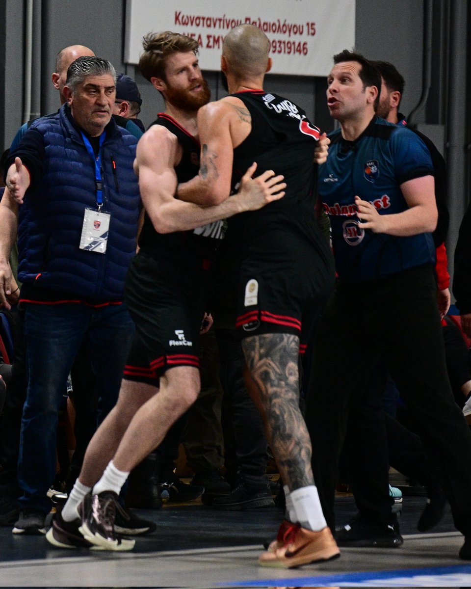 redcentre.gr tweet media