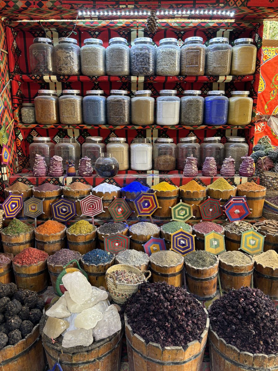 Shoppers’ paradise for Egyptian cotton, essential oils, glass and spices.