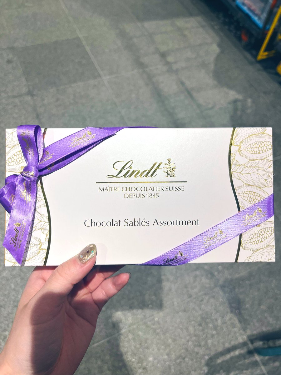 miratai's tweet photo. ラッシがいつもありがとうって、マネそれぞれにホワイトデーのギフトくれた🎁
こちらこそありがとう💫

#バレンタイン何もしなくても本当ごめん #ちなみに去年も #本当ごめんだよ 😭

感謝を伝えることって大切だなと思わせてくれる上司に👏🏻 https://t.co/5UHmQYMBmt