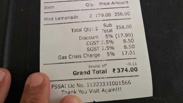 NDTVFood's tweet image. Bengaluru Cafe Bill With 'Gas Crisis Charge' On Lemonade Goes Viral Online
food.ndtv.com/news/bengaluru…
#bill #bengaluru #gas #viral