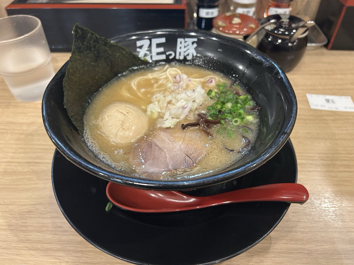 久しぶりにZEっ豚
やはり白とんこつ