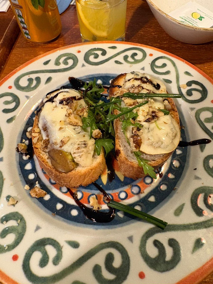 Niven and Lord Mac tweet media