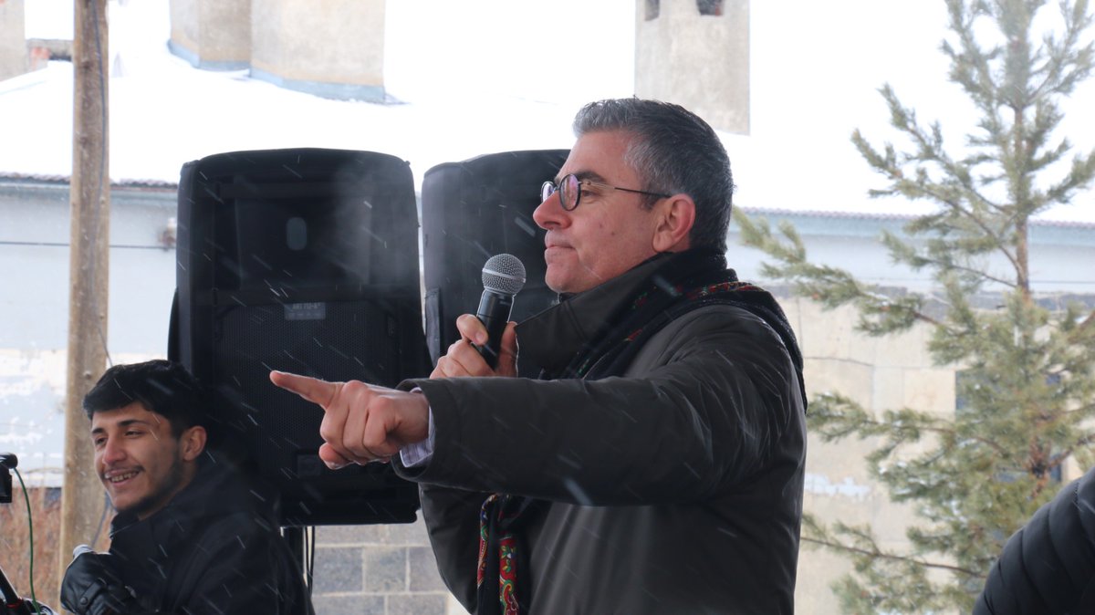 Li Qersê agirê Newroza Azadî û Yekîtiya Demokratîk me pêxist. 
Newroza Azadî û Yekîtiya Demokratîk Pîroz Be!
Bijî Newroz!
Bijî Azadî!