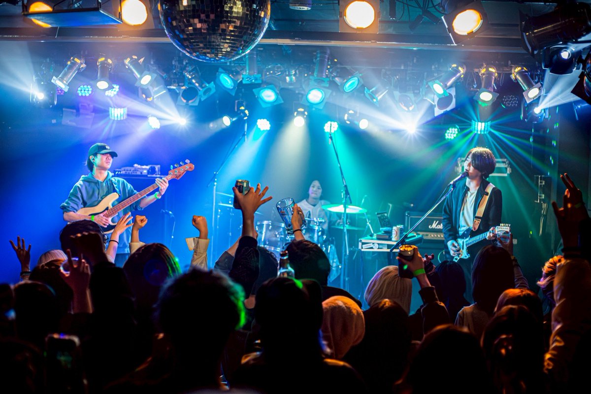 telesquall tweet media