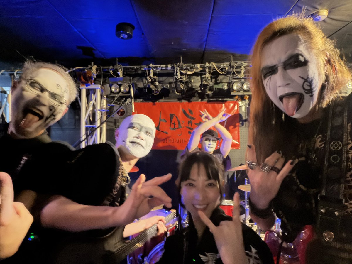 foxmetal_5's tweet photo. 本日FOXMETALのLIVEにお越しいただきありがとうございますぅ🦊ごれからも精進しますのでよろしくお願い申し上げます。 https://t.co/2DFIqbMDBp