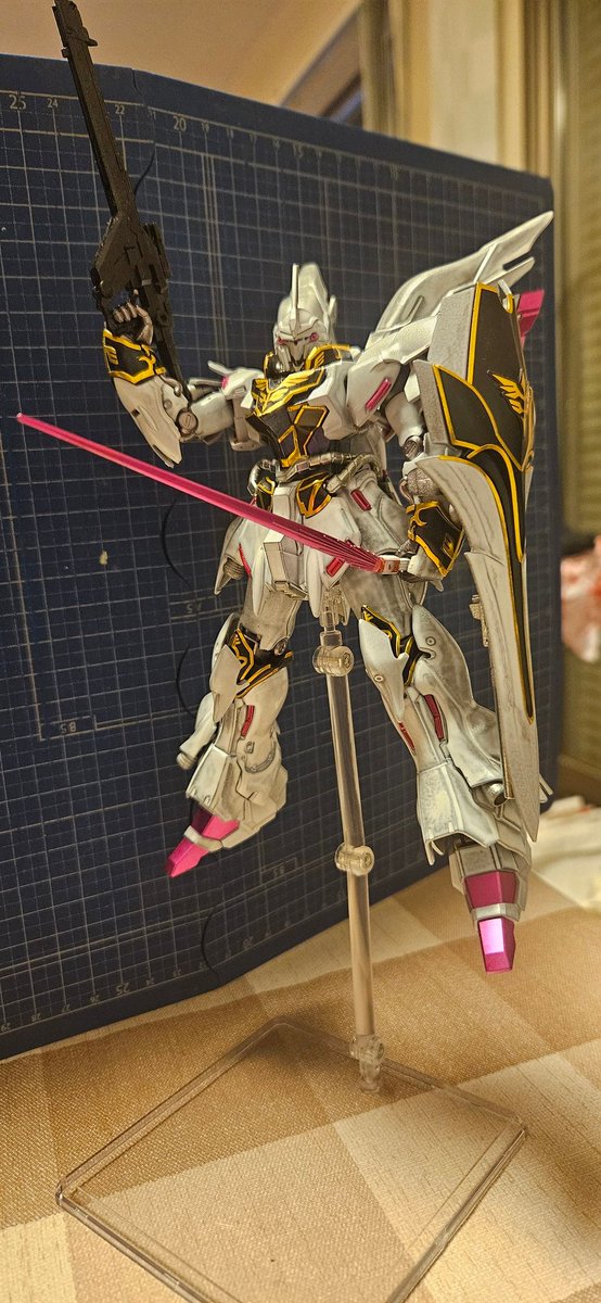 RX79_N_EFSF's tweet photo. 初販の時に買ってパチ組みしてたシナンジュをまたまたハマーン様用に塗りました！
#ガンプラ
#hguc
#シナンジュ
#ハマーン専用
#色変えロマン https://t.co/NYpoPmSy9t