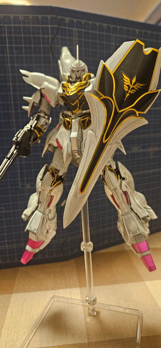RX79_N_EFSF's tweet photo. 初販の時に買ってパチ組みしてたシナンジュをまたまたハマーン様用に塗りました！
#ガンプラ
#hguc
#シナンジュ
#ハマーン専用
#色変えロマン https://t.co/NYpoPmSy9t