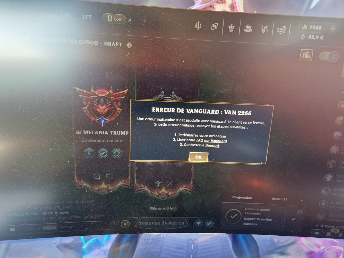 Bonjour <a href="/RiotSupportFR/">Riot Support FR</a>  
J'étais en champ select avec ma soeur <a href="/rayisofthetable/">rayane🌙</a> , j'étais à 87 LP, tout se passait bien. Et d'un coup, ce message apparaît et me fait perdre 5 LP sans aucune raison 
Puis-je retrouver mes 5LP car ce n'est pas ma faute 
Pseudo : AzRigH#EUW 

Merci !