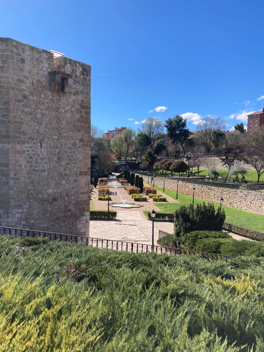 La de combustible y neumático que se habrá gastado la gente de Guadalajara este finde para ir a verse rincones la mitad de molones que este.