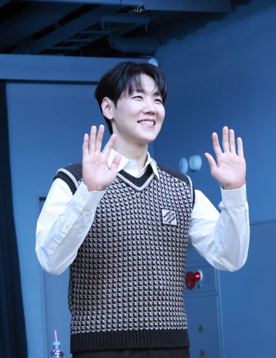 시보 / ILO tweet media