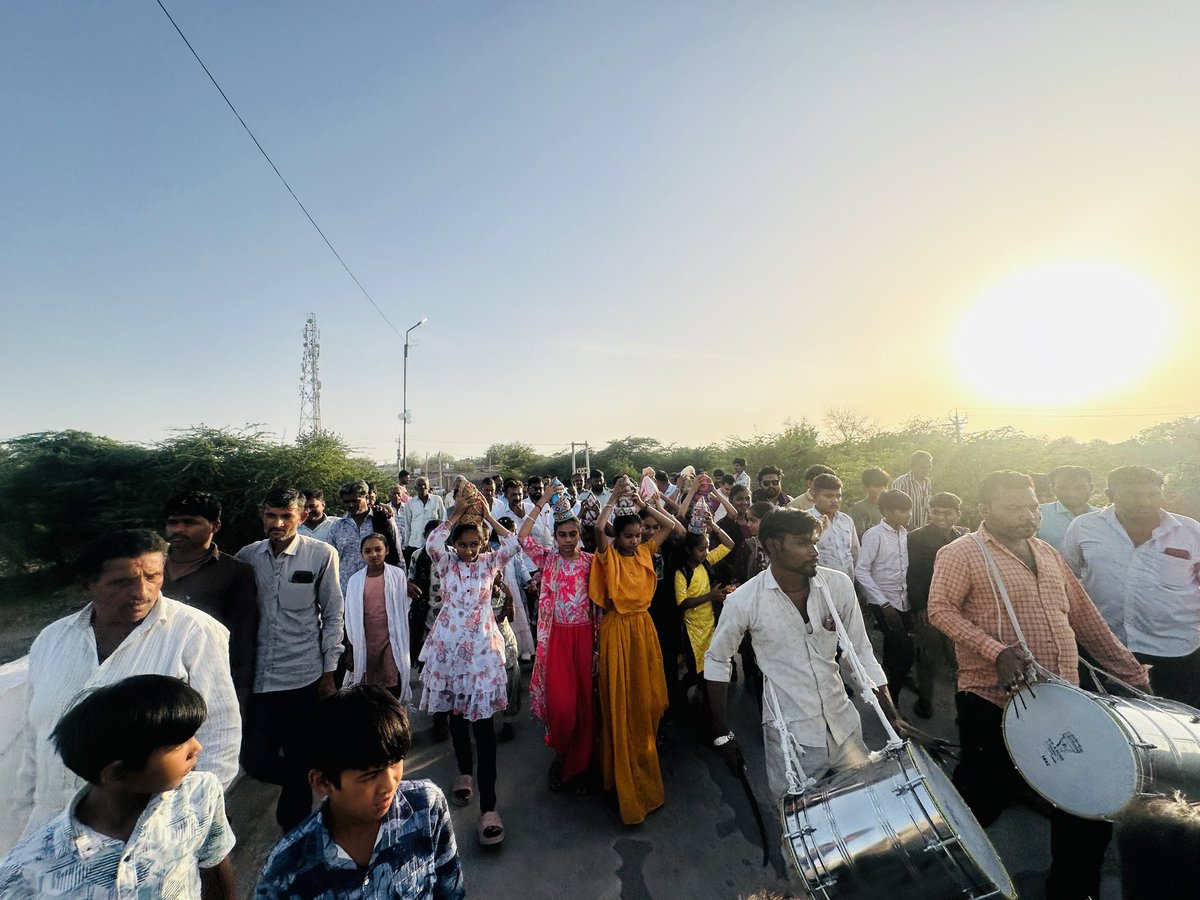 “સૌનો સાથ, સૌનો વિકાસ – સૌનો વિશ્વાસ” ના મંત્ર સાથે વિકાસના માર્ગે આગળ…

આજ રોજ ગુજરાત સરકાર દ્વારા મંજુર કરવામાં આવેલ રાણપુર તાલુકાના ઉમરાળા થી ગઢીયા ગામ સુધી નોનપ્લાન રોડ અને નવા બ્રિજ જેવા વિવિધ વિકાસ પ્રકલ્પોનું ખાતમુહૂર્ત અને લોકાર્પણ સમારોહ યોજાયો.