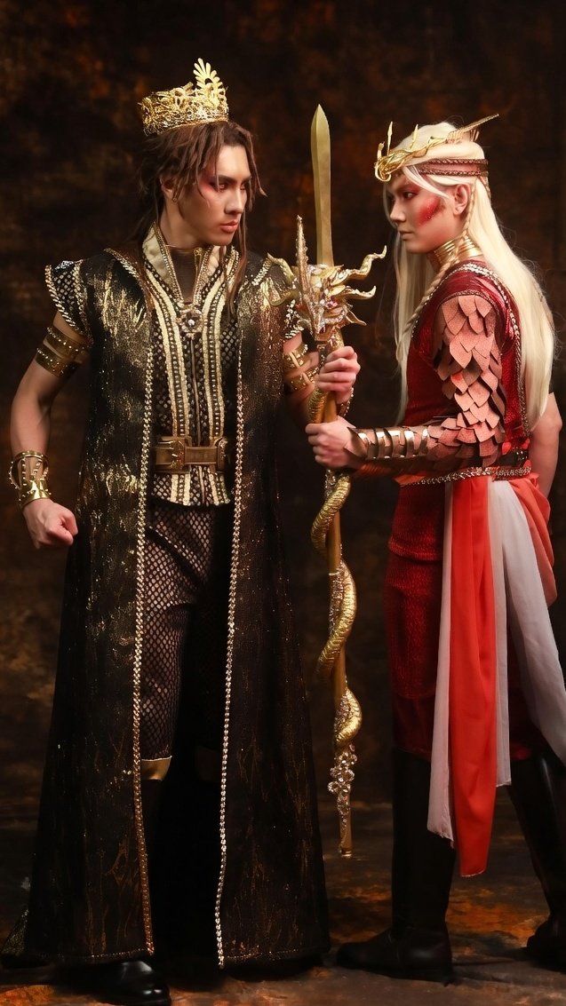 The tension🔥👀

I'm on team blonde 🤭

#นาคราชเดอะมิวสิคัล
#NagaRajTheMusical 
#BuildJakapan #Beyourluve <a href="/JakeB4rever/">BIU.</a>