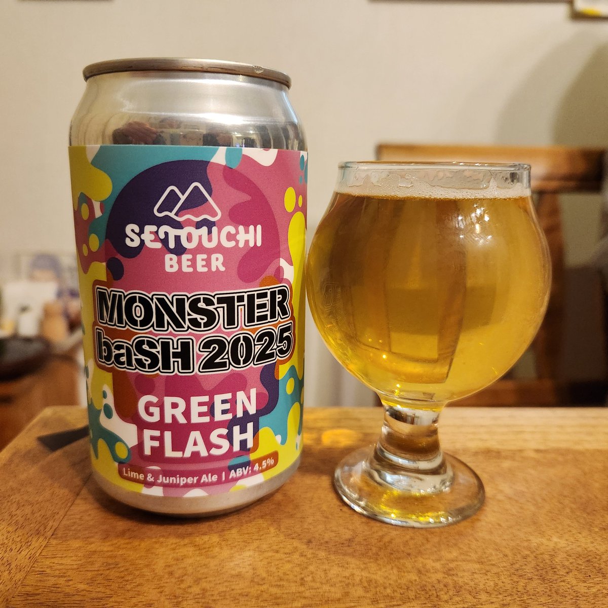 momozo64816411's tweet photo. 『GREEN FLASH』ABV4.5%
#SETOUCHIBEER
#MONSTERbaSH2025
ライムピールに、ジュニパーベリーでボタニカルっぽいビールかなと買ってみた。ライムの皮の苦味、調べてみたらモンバスのビールだった❗暑い夏のフェスにピッタリなビール https://t.co/Zi4CU3E5AB
