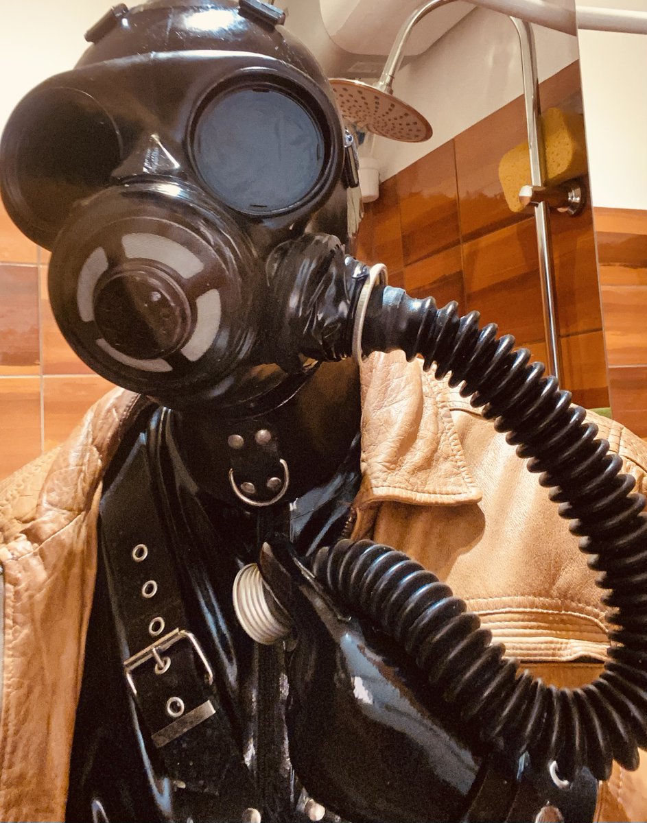 bnece60's tweet photo. Useful way of latex fetish....😀😉😀 https://t.co/5fezWQS0Bd