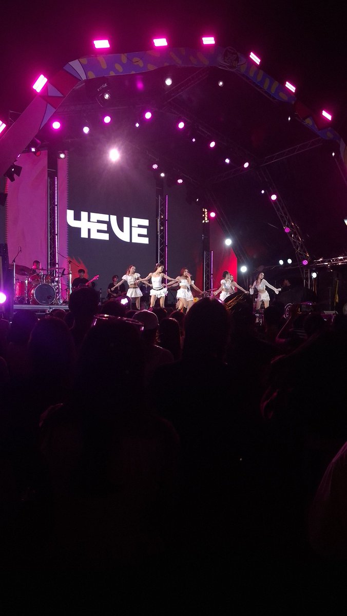 mubellpunchie's tweet photo. มาหาครั้งแรกเลย รักนะพวกก้อน🥺🫶
#4EVExPOPKHON #4EVE https://t.co/ZEG6OnyKlY