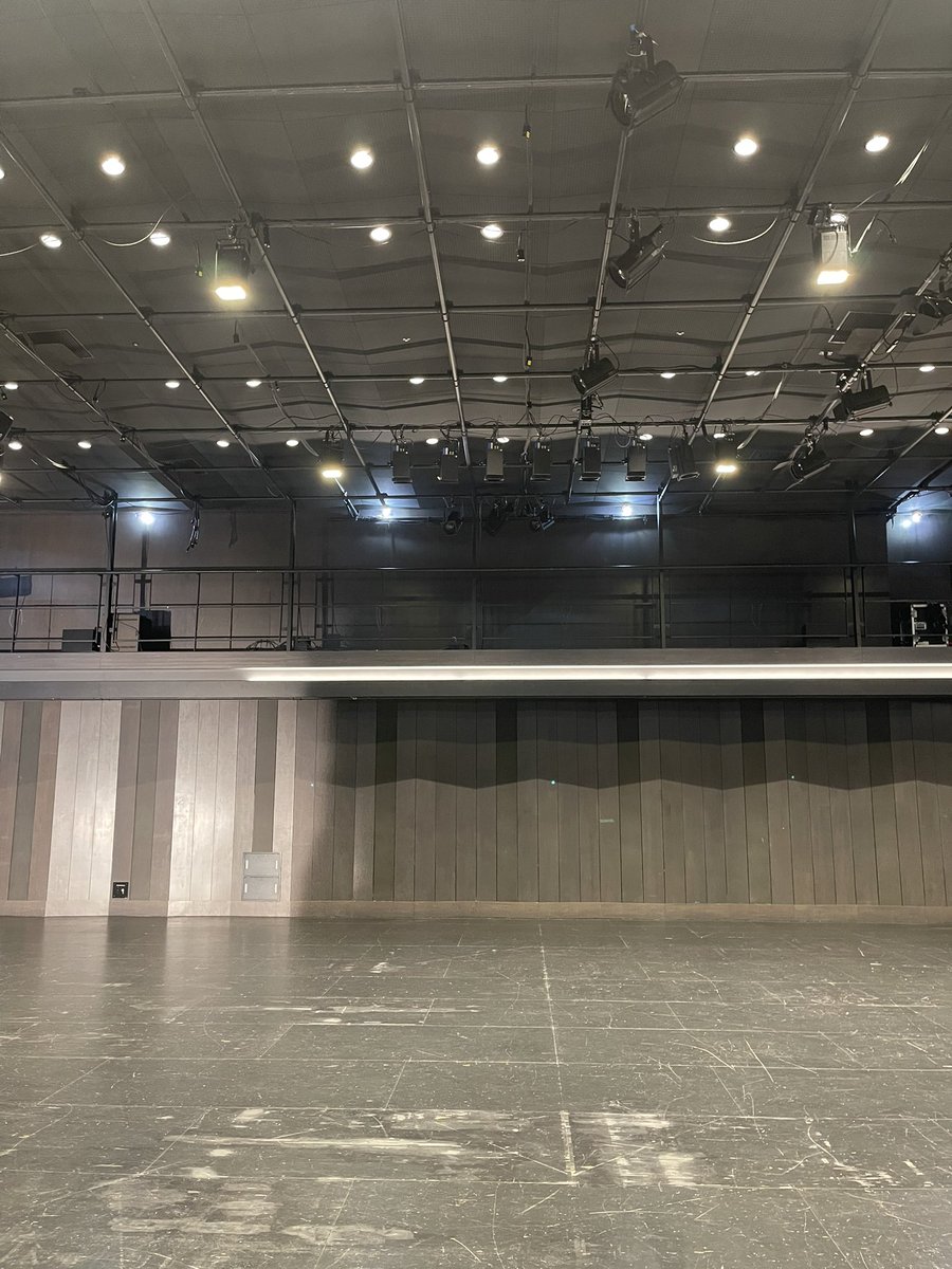 トレモロ「コリオレーナス」
無事に幕を閉じることができました。
ロームシアター京都さま、京都芸術センターさま、公演に関わってくださった皆さま、座組の皆さま、スタッフの皆さま、ご来場のお客さま、陰ながら応援してくださった方々、本当にありがとうございました！
またね〜。