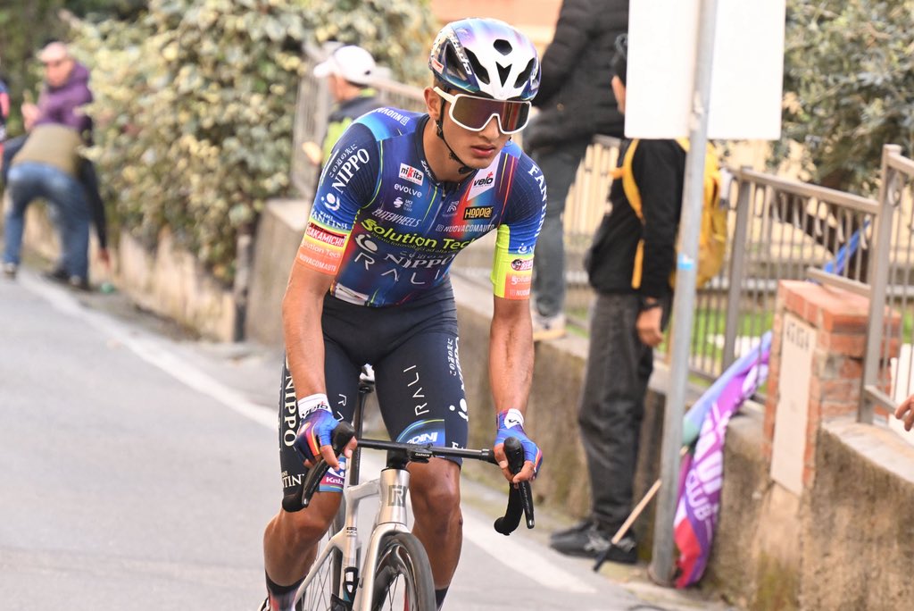 LaRuedaColombia's tweet photo. #IstrianSpringTour🇭🇷🚴♂️
#EscarabajosXElMundo🇨🇴🚴♂️
Gran actuación del boyacense Santiago Umba de @SolutionTechNR que finaliza en la tercera posición de la general del Istrian Spring Tour 2026. https://t.co/nl1pEPa8vR
