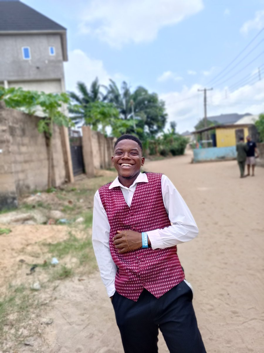 S21Toh's tweet photo. Genesis 1:2-3 
[2] And the earth was without form, and void; and darkness was upon the face of the deep. And the Spirit of God moved upon the face of the waters. *[3]* *And God said, Let there be light: and there was light.* 

 *I AM LIGHT* ........... 
HAPPY SUNDAY 😊 https://t.co/3WWWYmbIwm