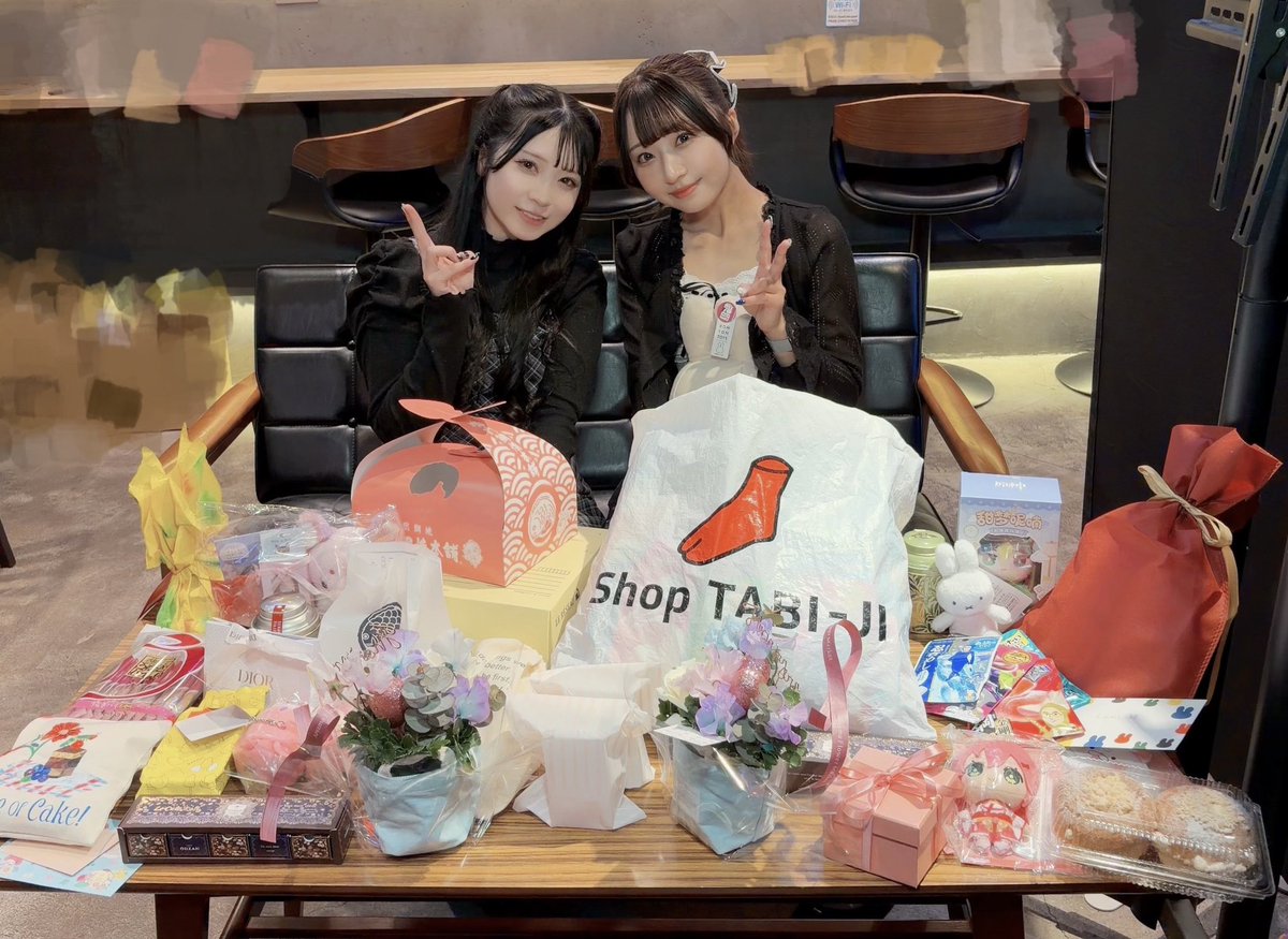 Rinocos_o_o_'s tweet photo. 改めまして #りのれみ生誕祭 本当にありがとうございました😊✨

私たちがみんなと“会う”って、みんなが来てくれることしかなくて、会えなくなってしまう人もいる中で、こうして会えることって本当に奇跡だなって思いながら過ごした1日でした🥲🙏

沢山の愛を本当にありがとう✨
長文ALT付き💟 https://t.co/PCOwBG5eYE