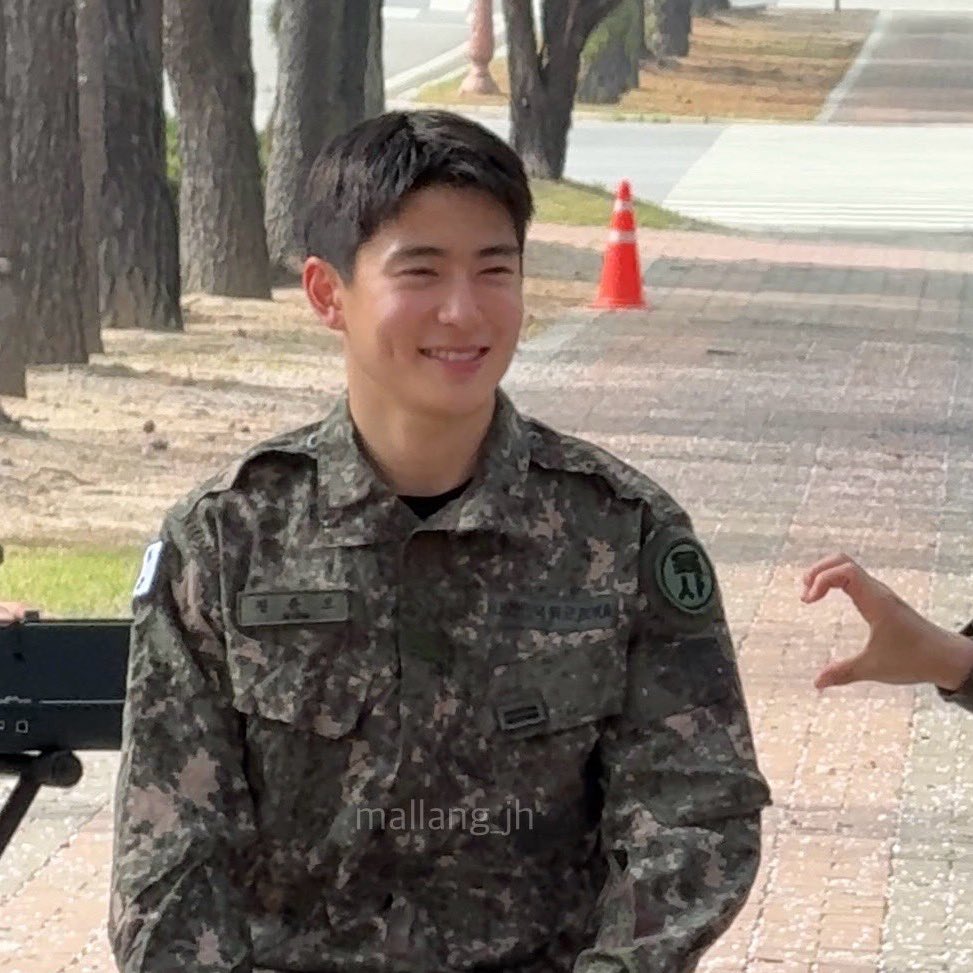 อ่อ ตอนพิซึงยอนยังอยุ่ 5555555 ช่ายเร้อะช่วงนั้นผมหน้าม้ายาวจิง ช่วงที่อัด army playlist อะยาวสุดละ ช่วงมีนา เมษาปี 25 อะ พอหลังจากนั้นหน้าม้าอ้วรก้เต่อขึ้นๆๆๆตลอดเลย555555555