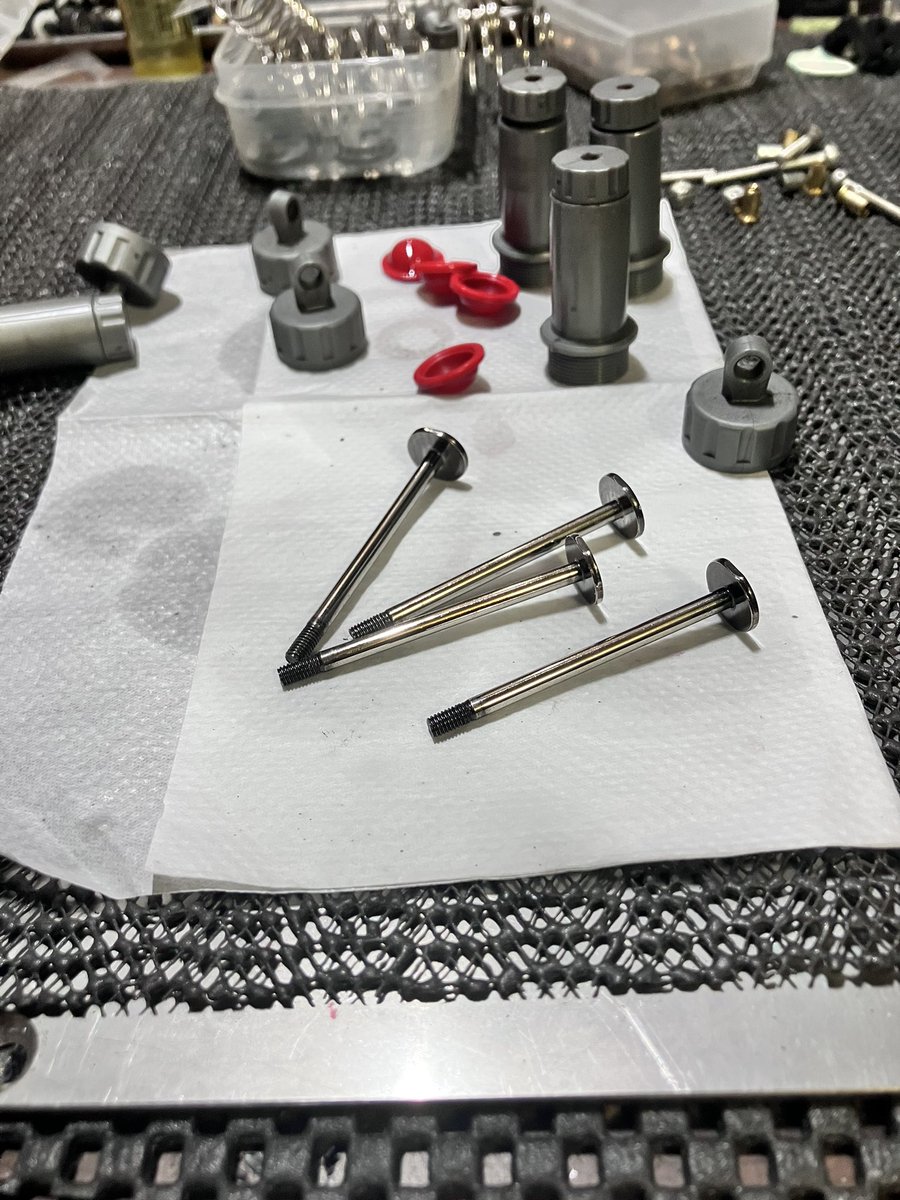 UFRegUJHVNYCXOp's tweet image. タミヤ CC02ダンパーメンテ。

バラして磨いてみた♪

#タミヤRC
#CC02