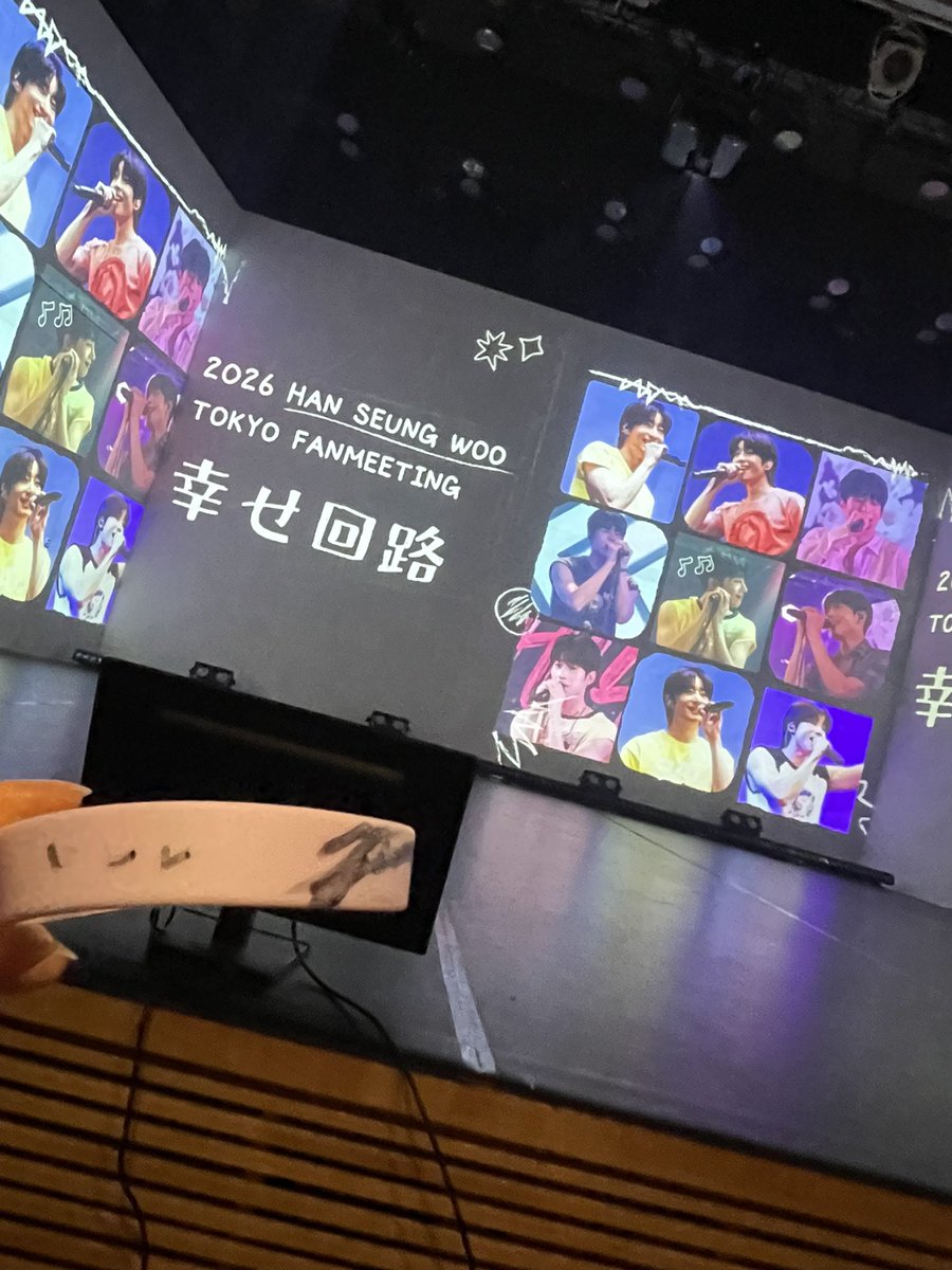 リストバンドのサイン
『上手く書けない』って笑ってくれたスンウが最高に可愛かったので、嬉しくて幸せな思い出の品だったのに、通訳さん訳してくれなくて、ただ文句言っただけみたいになって泣く😭
#한승우 #HANSEUNGWOO
サイン書き直してくれたスンウ優し過ぎて号泣