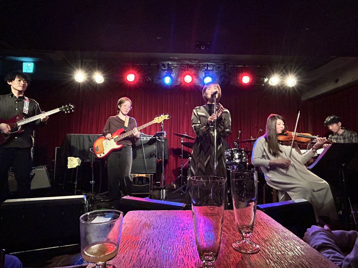 j_odr's tweet image. 今日はルルルズのワンマンへ！やっと観れた^ ^ ライブ自体6年振りだそうで。いやもうほんとよかった♫ ボーカルのモミさんにサインもらいました。#ルルルズ #rourourourous #7thfloor