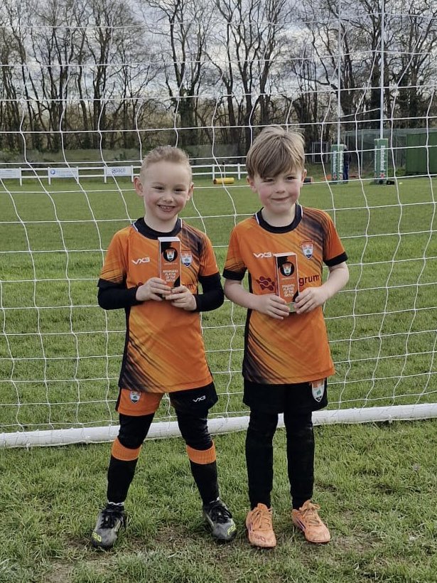 YasMorley's tweet photo. @SwingatePrimary @SwingatePE..  Fraser and Jack (Lions) picked up parents and managers trophy today for their 6-1 win against Medway United🤩🥰 https://t.co/fgEN3u3Ps7