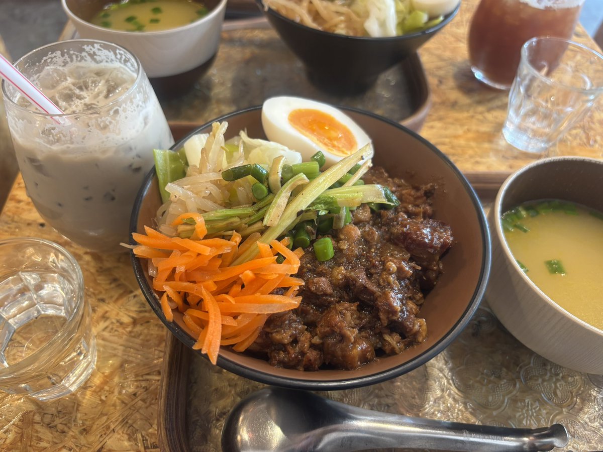 chikitam @ Avvy tweet media