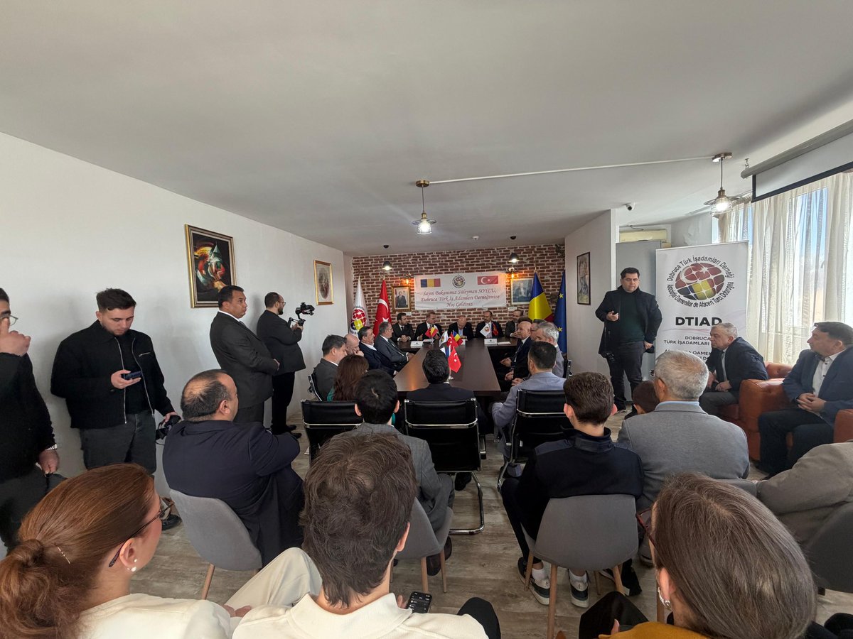 Bükreş’te Milletvekillerimiz Halis Dalkılıç, Orhan Yeğin ve Büyükelçimiz Özgür Kıvanç Altan ile birlikte Dobruca Türk İş Adamları Derneği’ni ziyaret ettik.

Nazik ev sahipliği ve samimi misafirperverlikleri için Dernek Başkanımız Ömer Karahasanoğlu’na ve kıymetli yönetimine