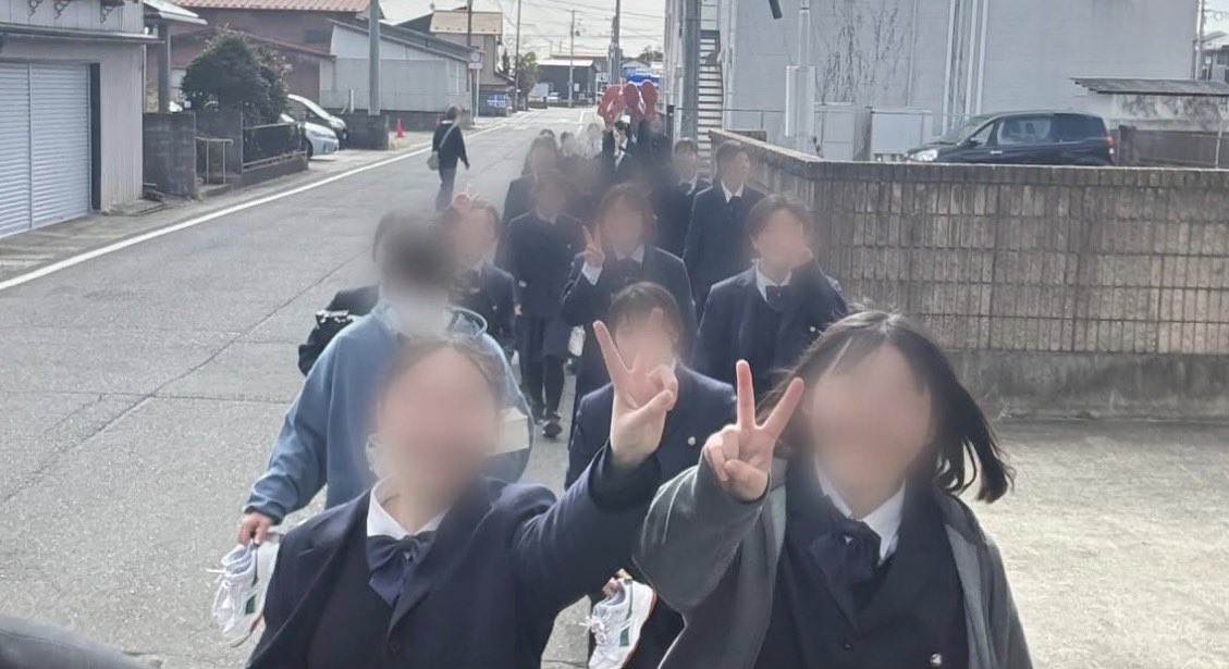 snm_brass's tweet photo. 3/14は、はさまデイサービスセンターにて合唱をお届けして参りました🎵
私たちはこの曲夜明け、そしてアンコールではアカペラで佐沼高校校歌を披露しました！！
入居者のみなさんからの温かい拍手や笑顔で私たちも素敵な時間を過ごすことができました💖 https://t.co/NJQ05GHt79