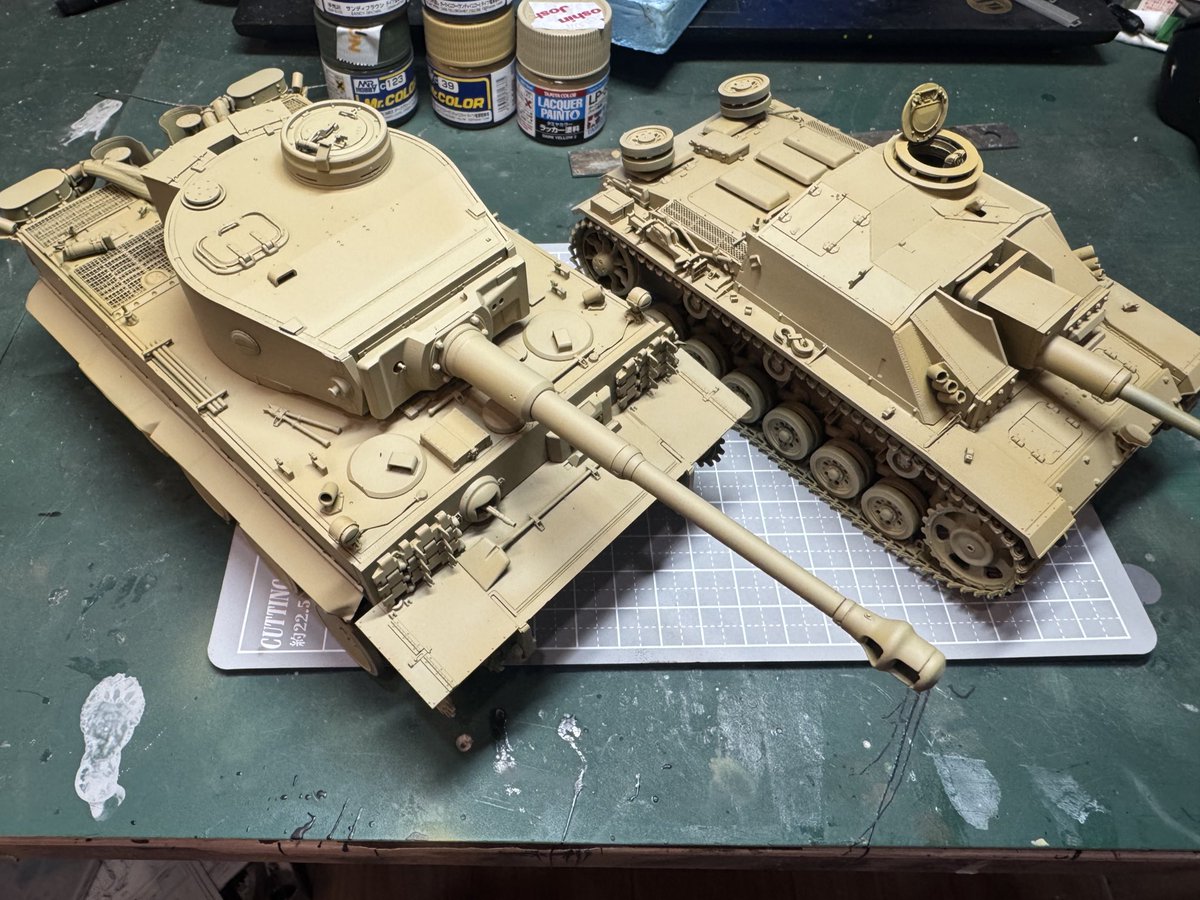 三凸とティーガーを、基本塗装！
3色くらい重ねました。