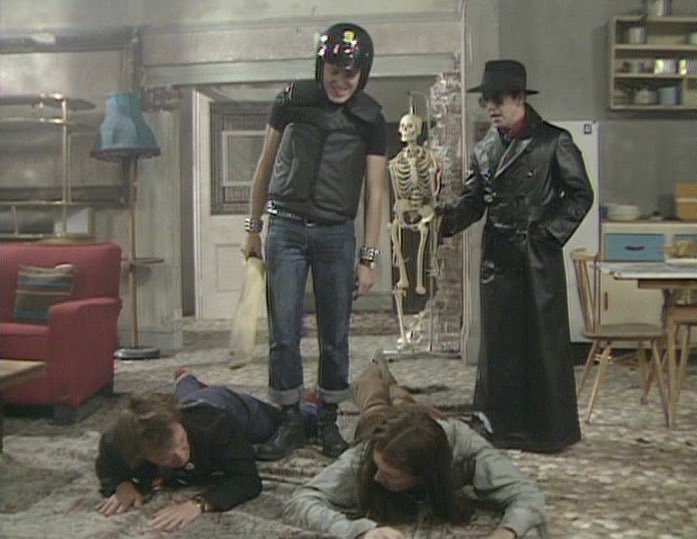 Talking Bottom tweet media